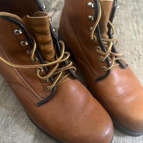 Wolverine Brown Leather Men\'s Boots, oil proof, rare find, excellent boots main image 6